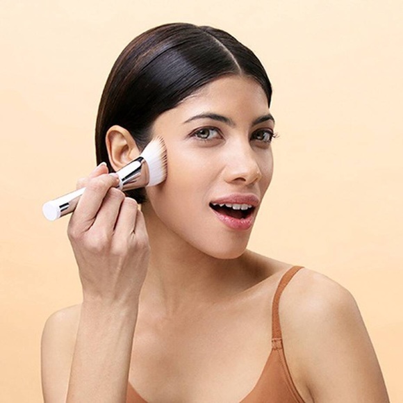 💗IT COSMETICS Heavenly Skin Skin-Hugging Foundation Brush #707 - Picture 6 of 10